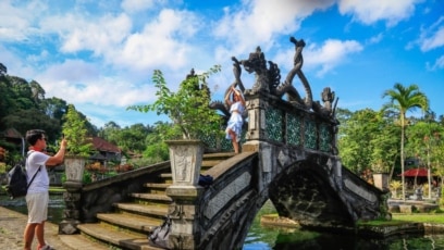 Wisatawan di Bali. (KEMENPAREKRAF)