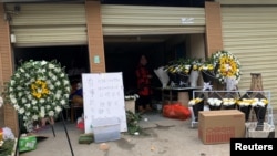 在中國疫情爆發期間的四川成都一家出售葬禮用品的商店。(2022年12月28日)