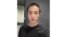 Nan foto Weverse sa a Jin, manm gwoup K-Pop BTS la poze pou yon foto apre li raze tet li anvan li tanmen sevis milite li, Dimanch 11 Desanm, 2022. 