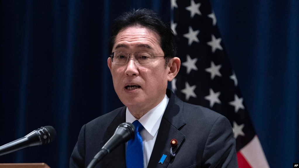 日本首相岸田文雄在华盛顿一个记者会上讲话。(2023年1月14日)