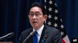 日本首相岸田文雄在华盛顿一个记者会上讲话。（2023年1月14日）
