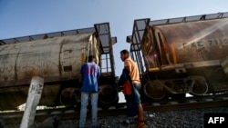 A bordo del tren 'La Bestia' han muerto cientos de migrantes en su ruta hacia Estados Unidos. 