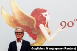 Pemeran film Living Bill Nighy hadir dalam pemutaran perdana film tersebut di Venesia, Italia, 1 September 2022. (Foto: REUTERS/Guglielmo Mangiapane)