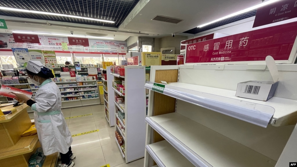 北京一家藥店已經售光感冒用藥。（2022年12月15日）