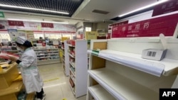 北京一家藥店已經售光感冒用藥。（2022年12月15日）