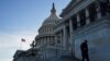 El exterior del Capitolio de Estados Unidos se ve al atardecer en Washington, el 13 de diciembre de 2022.