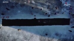 Սիբիրում մարդիկ սուզվում են սառցե ջրի մեջ_1.mp4