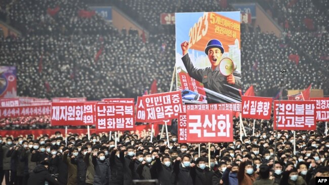 5일 북한 평양 5월1일경기장에서 노동당 중앙위원회 전원회의 결정을 관철하기 위한 궐기대회가 열렸다.
