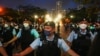资料照片：“六·四”事件33周年当天，香港警察在香港维多利亚公园驱散人群。（2022年6月4日）