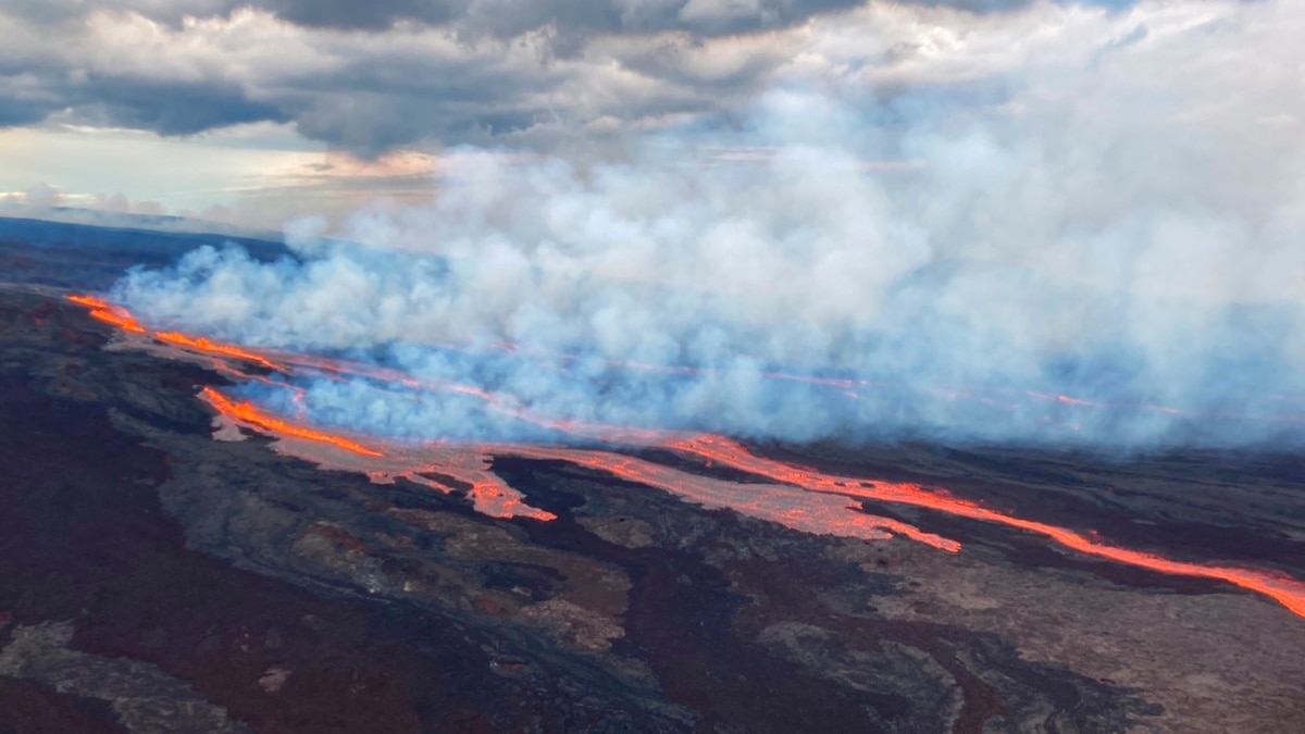 Hawaii Volcano Erupts for the First Time in Decades