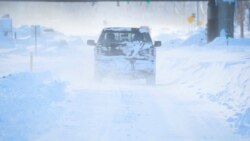 美國兇猛的暴風雪造成數十人死亡和停電