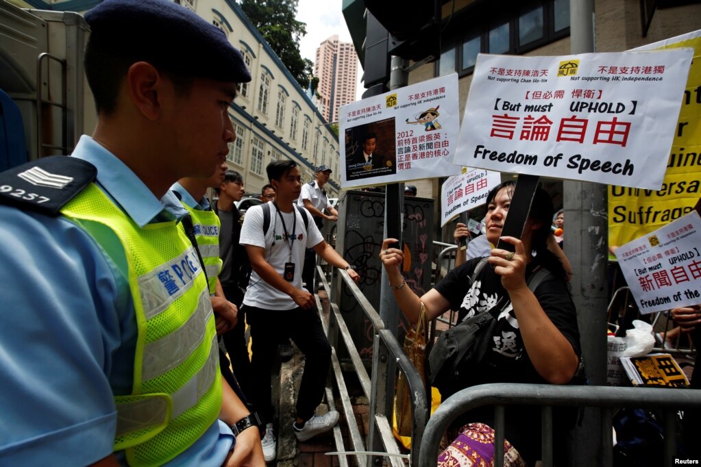 2018年8月14日，抗议者聚集在香港外国记者会附近要求言论自由。(photo:VOA)