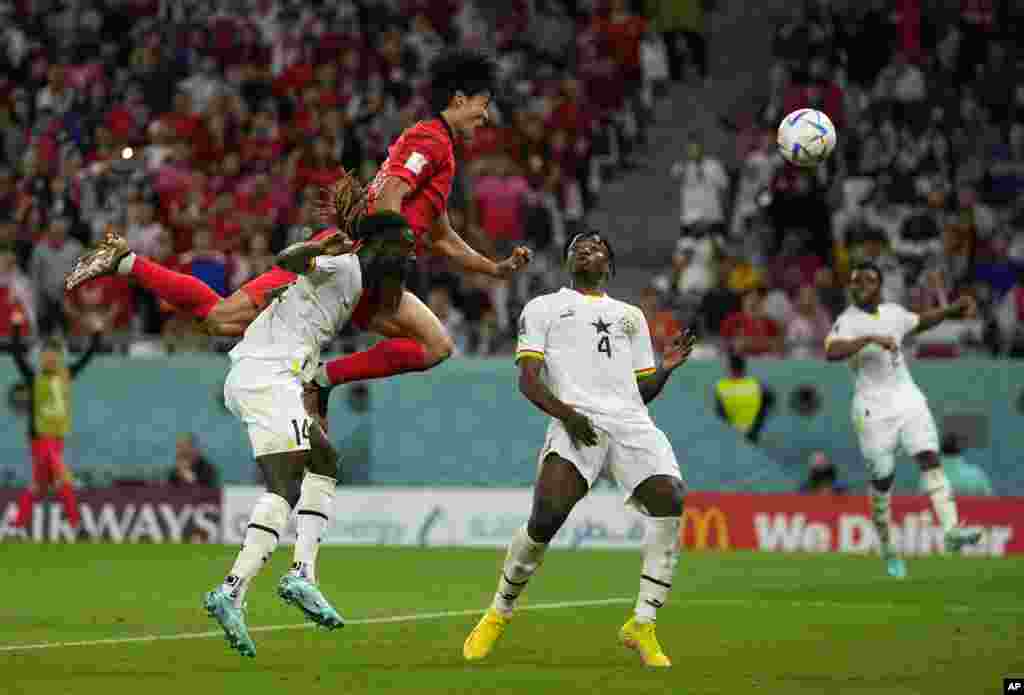 Jogador sul-coreano Cho Gue-sung marca o primeiro golo frente ao Gana.&nbsp;Education City Stadium, Al Rayyan, Qatar.&nbsp;28 Nov. 2022.