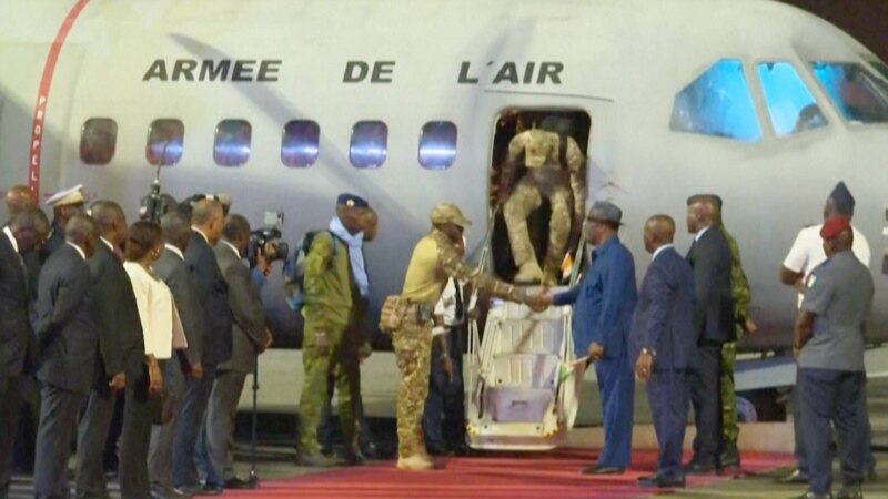 Condamnés puis graciés au Mali, 46 soldats ivoiriens de retour à Abidjan