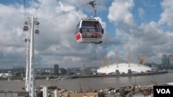 El teleférico de Londres sobre el río Támesis transporta pasajeros entre Excell y North Greenwich en seis minutos. 