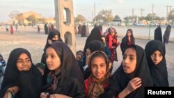 تصویری از دختران پناهنده افغانستانی در یک کمپ مخصوص آوارگان در کرمان