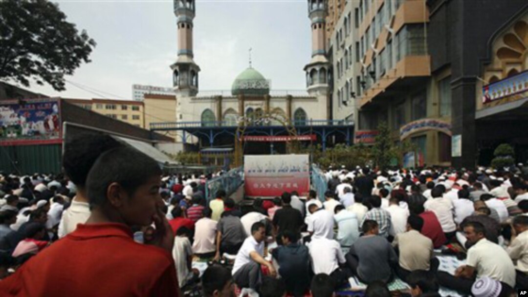Urumchidagi masjidda juma namozi 