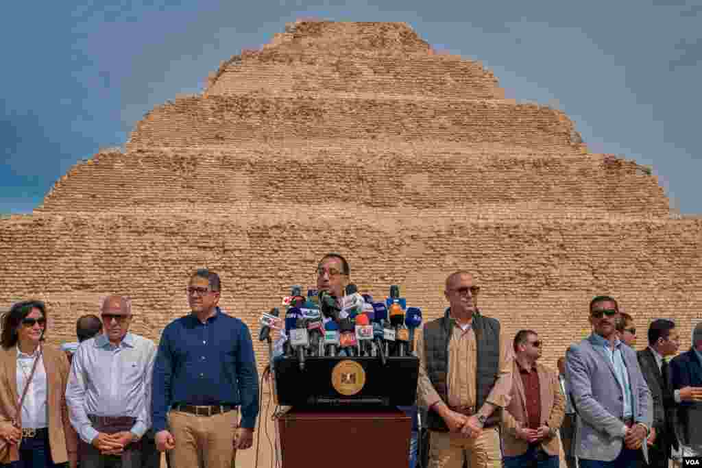 Egyptian Prime Minister Mustafa Madbouly, Egyptian minister of Tourism and Antiquities Khaled El-Anany, and Egyptian Housing Minister Assem Elgazar inaugurate the Djoser Pyramid after the completion of its restoration. (H. Elrasam/VOA)