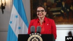 La presidenta Xiomara Castro, dirigiéndose a la nación para presentar un informe sobre sus primeros 100 días en el poder, en Tegucigalpa el 8 de mayo de 2022