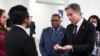 El secretario de Estado Antony Blinken y, a su izquierda, el subsecretario de Estado Brian Nichols, hablan en un evento de la Cumbre de las Américas el miércoles 8 de junio del 2022 en Los Angeles. (Mike Blake/Pool via AP)