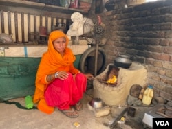 Santosh Devi says she cannot afford to buy cooking gas cylinders as food prices also soar. (Anjana Pasricha/VOA)