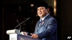Indonesia's Defense Minister Prabowo Subianto speaks at a plenary session during the 19th International Institute for Strategic Studies Shangri-la Dialogue, in Singapore, June 11, 2022.