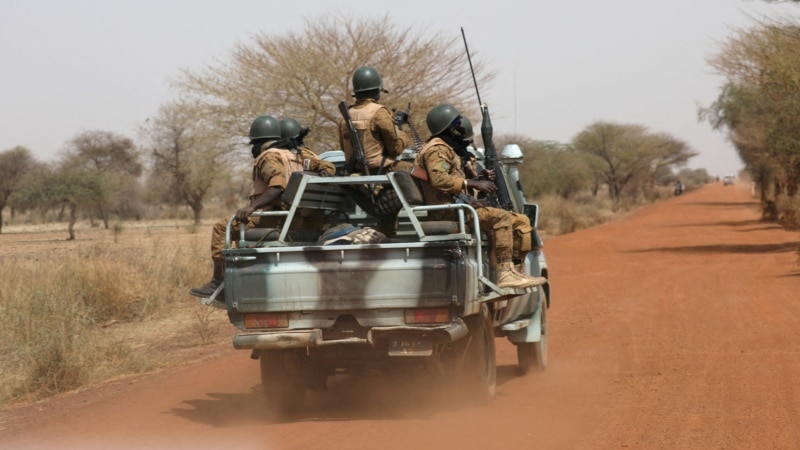 Au moins 5 civils tués et 8 militaires blessés dans des attaques au Faso