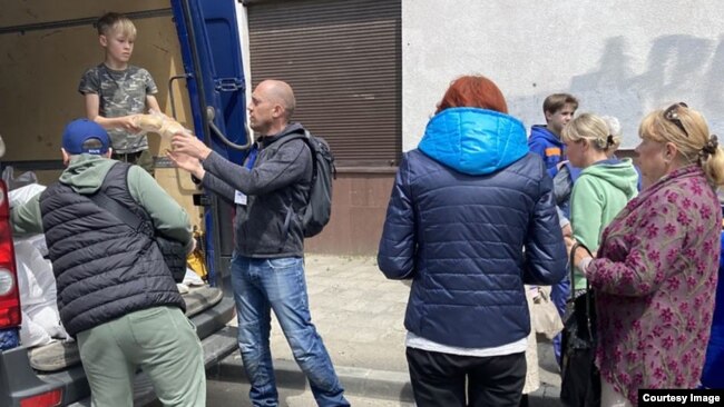 This photo, provided by the World Food Program, shows food being distributed to people in Kharkiv during the conflict in Ukraine. (Image Credit: WFP/Paul Anthem)