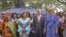Pour son troisième jour de visite, le couple royal belge s'est rendu au "marché aux pagnes" de Kinshasa.