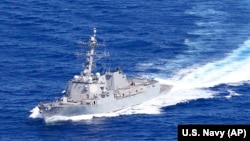 美国海军伯克级导弹驱逐舰“桑普森”号穿越台湾海峡。（2022年1月25日）