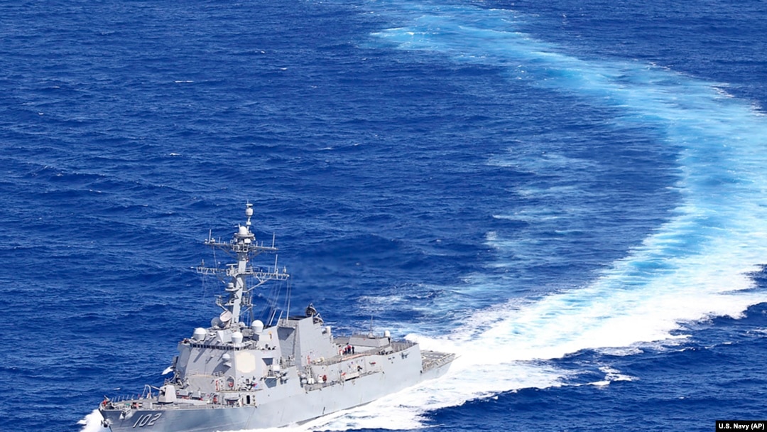 美國海軍伯克級導彈驅逐艦“桑普森”號穿越台灣海峽。 （2022年1月25日）