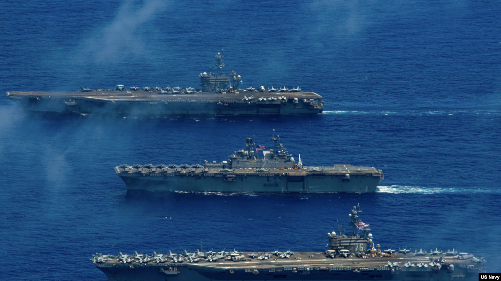 美军两艘航母和一艘轻型航母参与2022年“坚强盾牌”联合军演（美国第七舰队2022年6月13日）(photo:VOA)