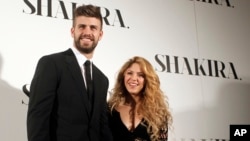  La chanteuse Shakira et le joueur du FC Barcelone Gerard Piqué posent pour une photo le 20 mars 2014.