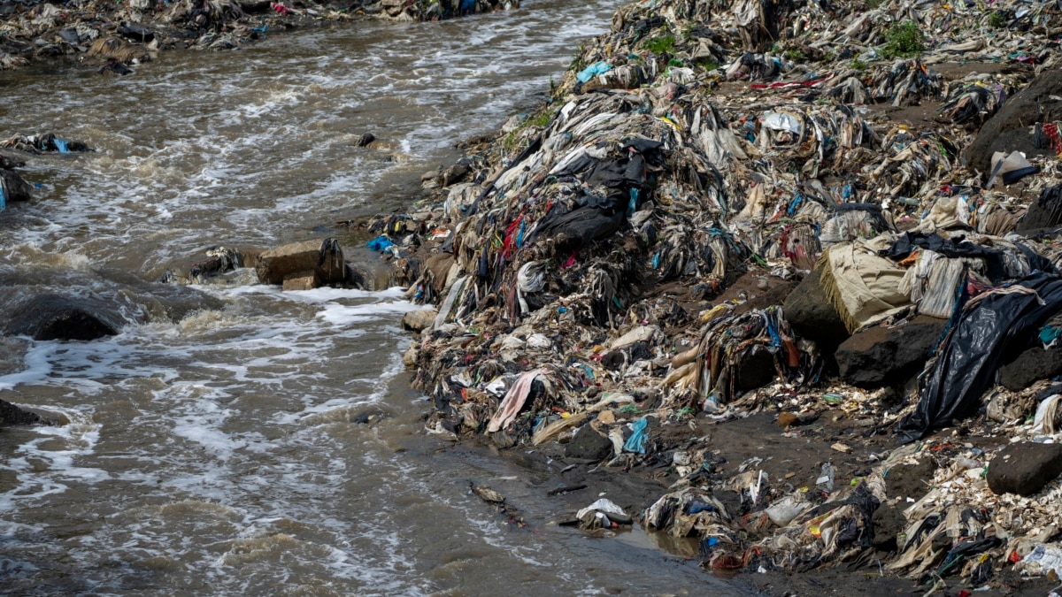 Grupos ambientalistas pretenden limpiar río guatemalteco