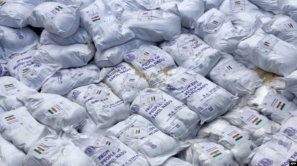 Bantuan pangan yang dikirimkan oleh pemerintah India tiba di Kolombo, di tengah krisis ekonomi terbutuk di Sri Lanka. 