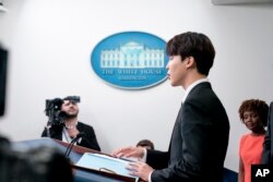 Park Ji-min mengatakan di Gedung Putih (31/5), "Kami ingin menggunakan kesempatan ini untuk kembali bersuara" melawan diskriminasi dan sentimen kebencian anti-Asia.