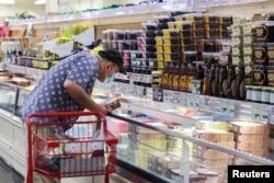 A person shops in a supermarket as inflation affected consumer prices in Manhattan, New York City, June 10, 2022.