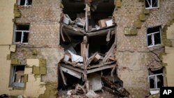 ລາຍການກະຈາຍສຽງຂອງວີໂອເອ ລາວ: ທ່ານ ເຊ​ເລັນ​ສ​ກີ ກ່າວ​ວ່າ ການ​ຕໍ່​ສູ້​ໃນ​ເມືອງ ຊີ​ວີ​ໂຣ​ໂດ​ເນັດ​ສ໌ ແມ່ນ​ນຶ່ງ​ໃນ​ການ​ຕໍ່​ສູ້​ທີ່​ຍາກ​ທີ່​ສຸດ​