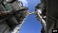 這張拍攝於2022年6月10日的照片顯示位於烏克蘭南部城市尼古拉耶夫、被俄軍導彈3月間破壞的一座州政府大樓。