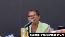 Congresswomen Karen Bass meets with members of the Thai Community during a meet and greet with Mayoral event at the Wat Thai of LA (Thai Temple of LA).