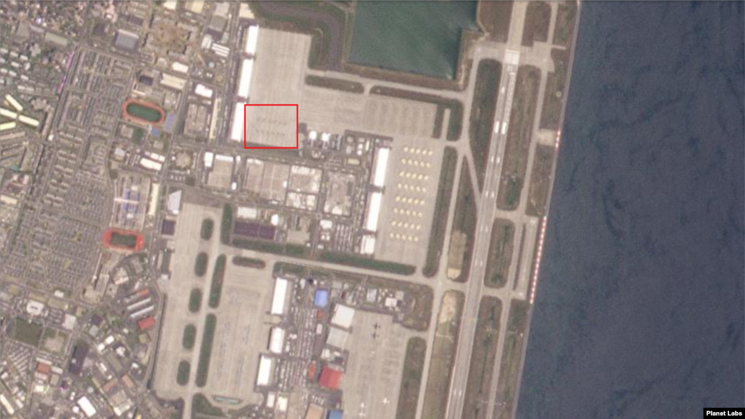 일본 이와쿠니 주일미군기지에 미 공군 F-35A 전투기로 추정되는 점 형태의 물체 12개(사각형 안)가 포착됐다. 자료=Planet Labs.