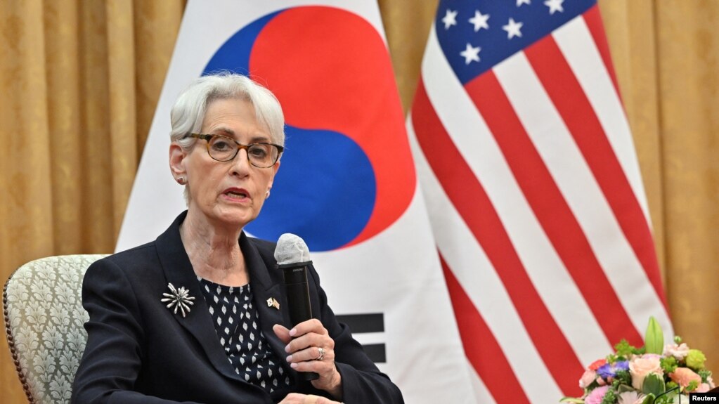 美国副国务卿谢尔曼2022年6月7日在访问首尔时见记者。（路透社）(photo:VOA)