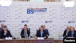Президент Польши Анджей Дуда, президент Румынии Клаус Йоханнис и президент Болгарии Руман Радев участвуют в заседании лидеров "Бухарестской девятки" в столице Румынии Бухаресте, 10 июня 2022 года