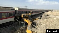 تصادف قطار مسافربری در مسیر طبس- یزد با بیل مکانیکی