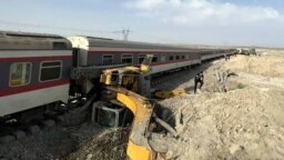تصادف قطار مسافربری در مسیر طبس- یزد با بیل مکانیکی