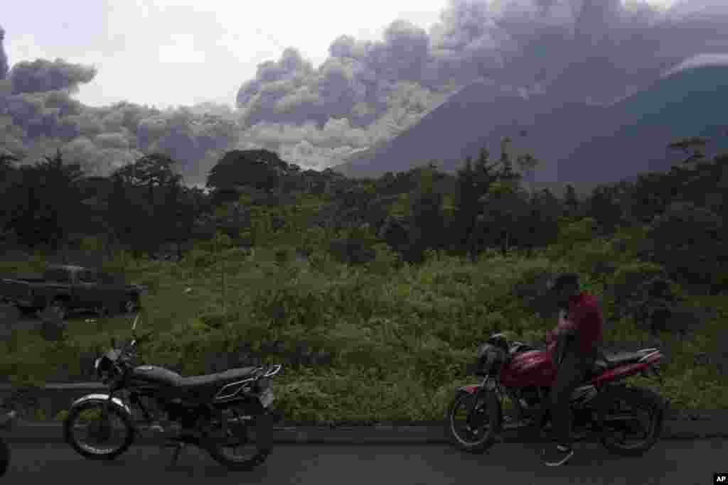 دهانۀ آتشفشانی فوییگو در گواتیمالا روز یک شنبه (سوم جون) باز شد