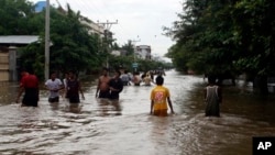 ရေလျှံနေတဲ့ မန္တလေးမြင်ကွင်း။