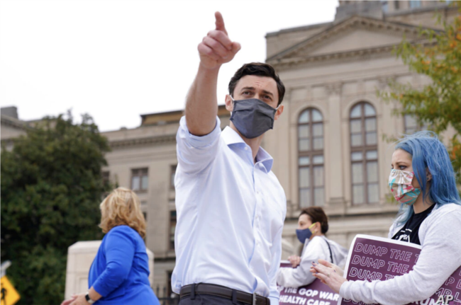 Demokrat Partili Jon Ossoff, 5 Ocak 2021'de yapılacak ikinci tur Senato seçiminde Cumhuriyetçi Partili David Perdue'ya karşı mücadele edecek.