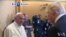 VOA60 DUNIYA: Shugaba Donald Trump Da Paparoma Francis Sun Yi Ganawar Minti 30 A Birnin Vatican Yau Laraba