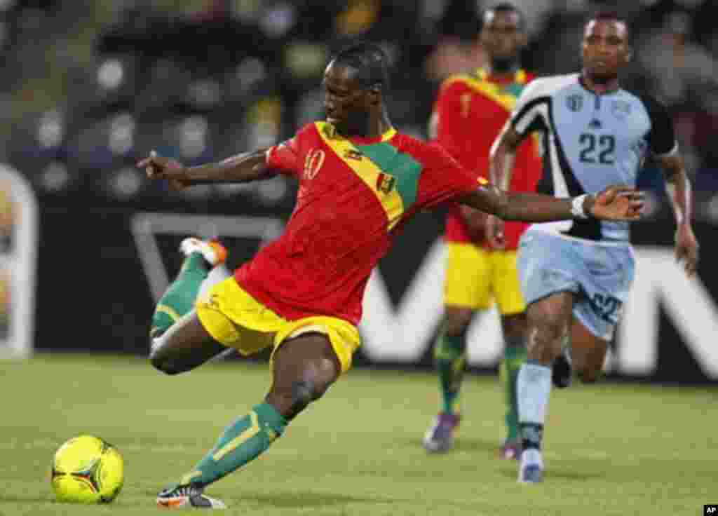 Guinea's Ismael Bangoura (L) kicks the ball during their African Nations Cup Group D soccer match against Botswana at Franceville Stadium January 28, 2012.